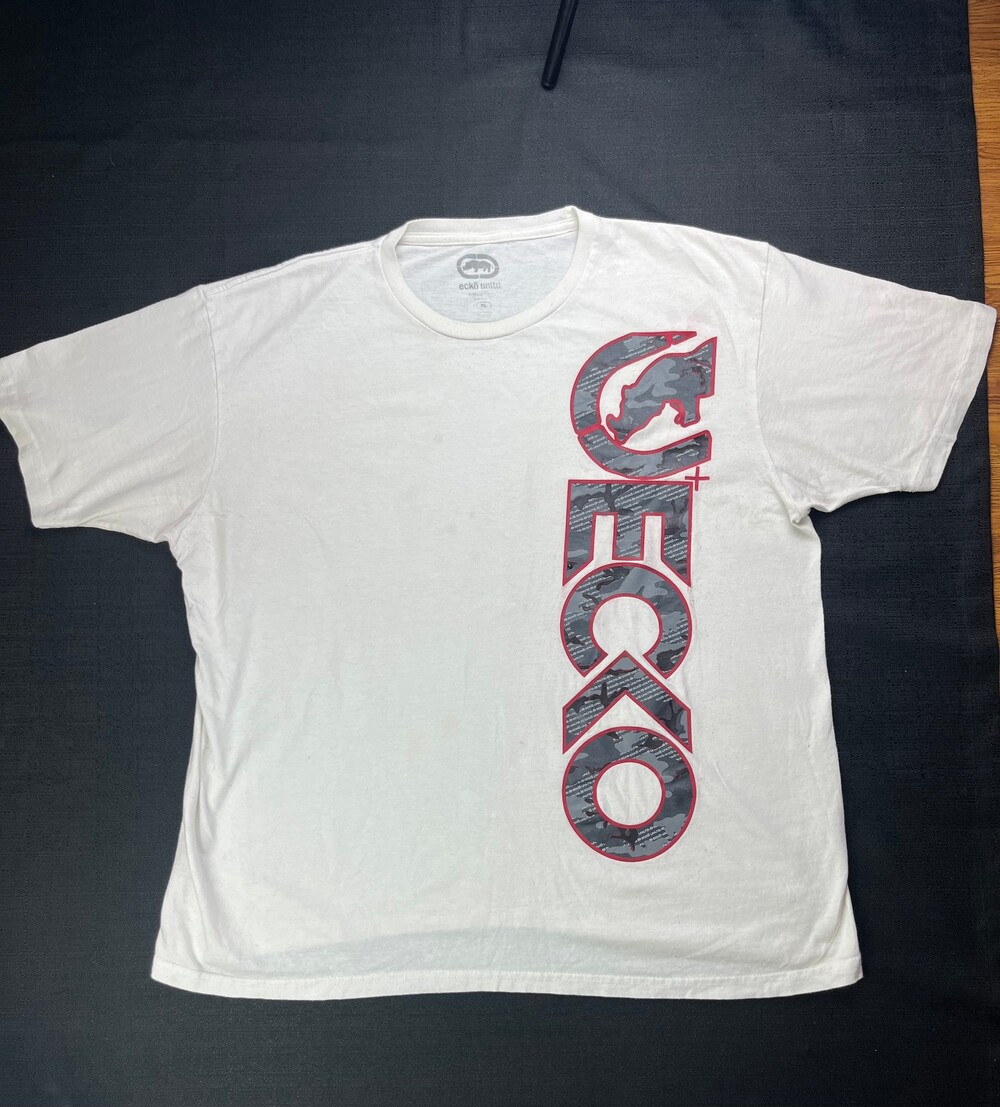 Ecko Unltd XL White T-Shirt with Vertical Camo Logo Graphic